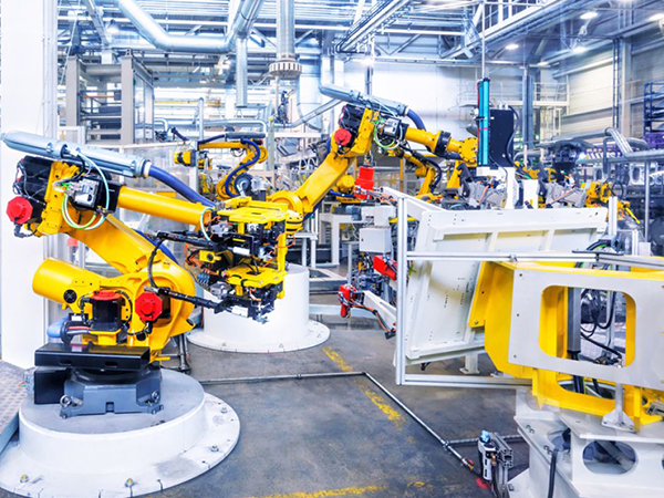 Fig. 1: Endüstriyel robotların yapısında önemli sayıda döküm parça yer almaktadır (c) Imaj: Fotolia / Nataliya Hora